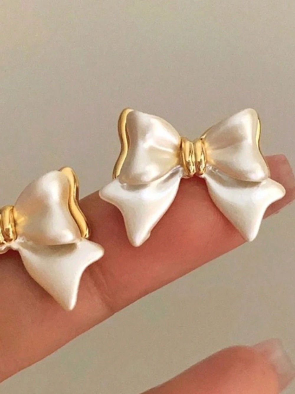 Pearl Oyster Bow Stud Earrings Gold White Coquette Feminine NWOT